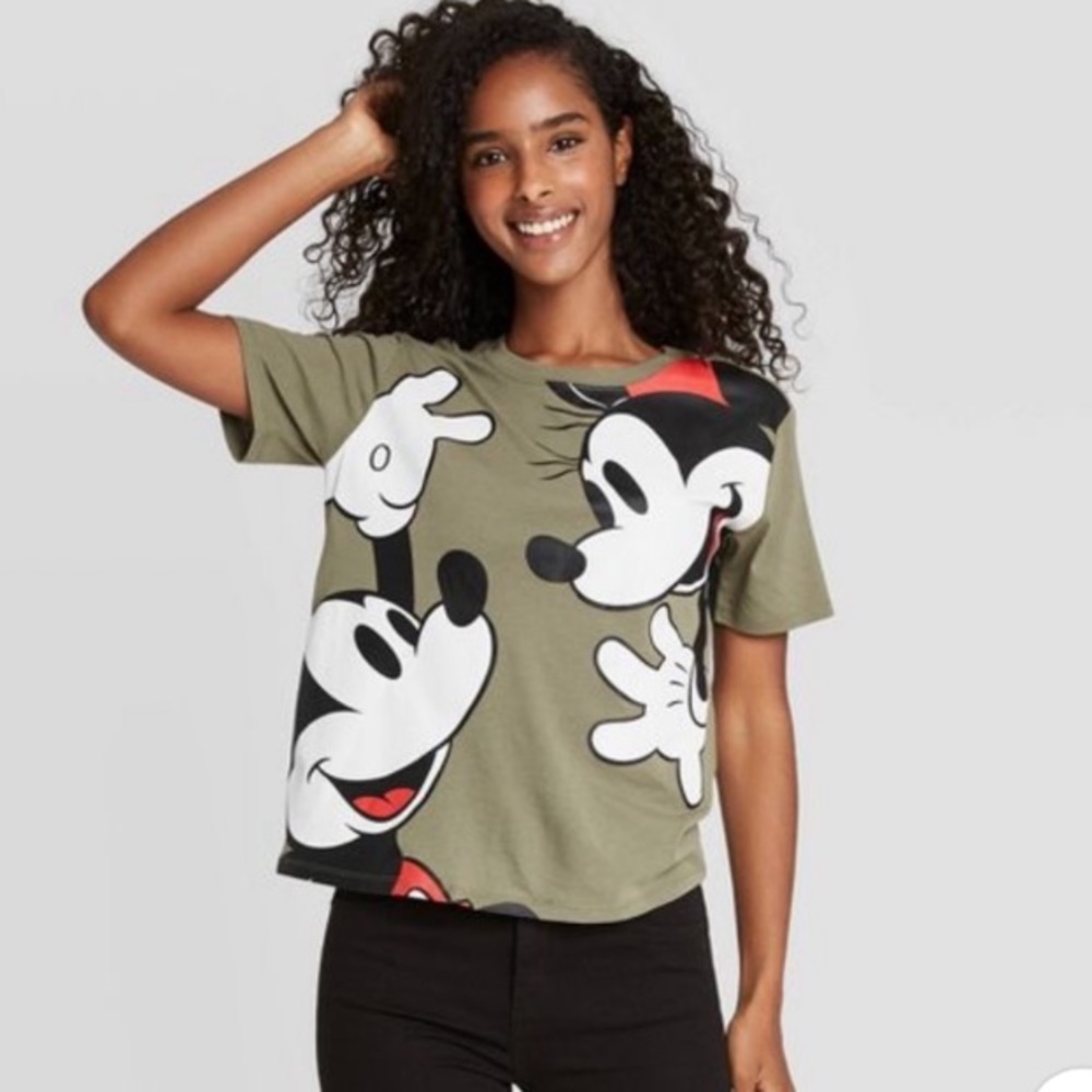 Mickey & Minnie Green Crewneck Tee in a size Medium